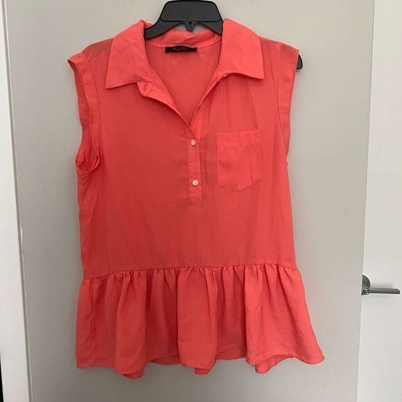 Honey Punch Coral Peplum Sleeveless Collared Top Medium Pocket Ruffle Button Up - Picture 1 of 7